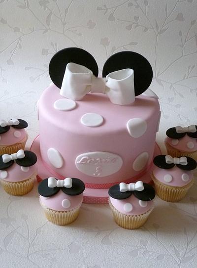 Minnie Mouse cake and cupcakes - Cake by suzannahscakes