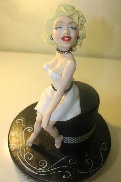 Marilyn - Cake by Elena Michelizzi