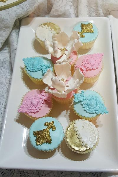 Cupcakes to match cakes  - Cake by The Custom Piece of Cake