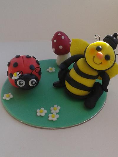 Oh what a glorious thing to be, a healthy grown up busy busy bee - Cake by Dawn Wells