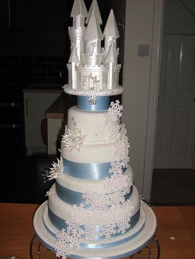 Winter wedding cake - Cake by SweetCakeaholic1