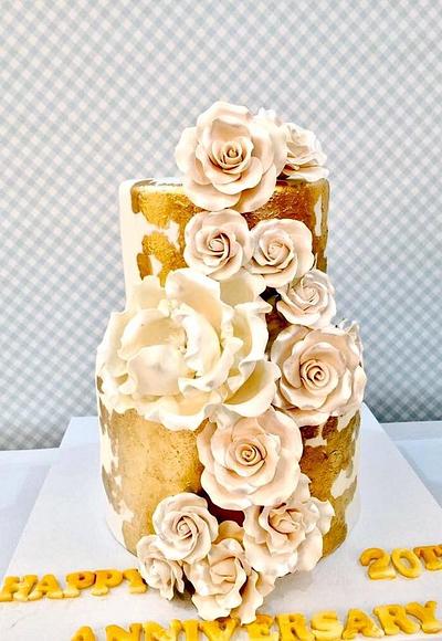 Floral cascade Gold leaf  - Cake by Tiers of joy 