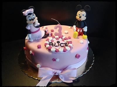 Mickey, Minnie and the rose garden - Cake by Aventuras Coloridas