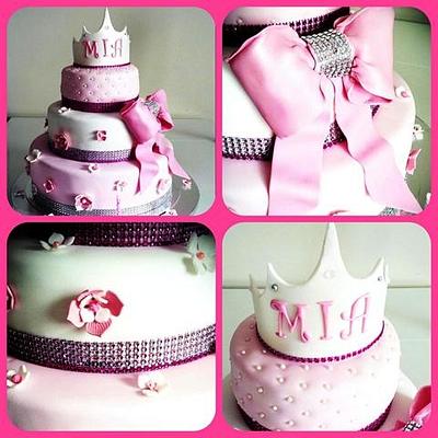 Crown & Bow - Cake by Easy Party's