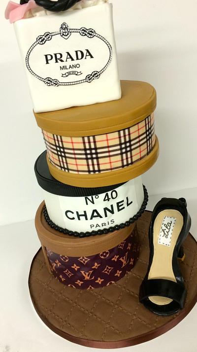Another variation of a previous fashion cake boxes - Cake by Sweet Factory 