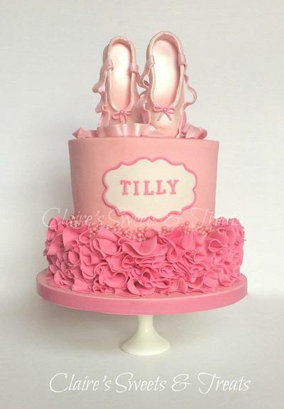 Little pink ballet slippers - Cake by clairessweets