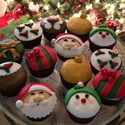 Christmas cupcakes  - Cake by Sweet Confections by Karen