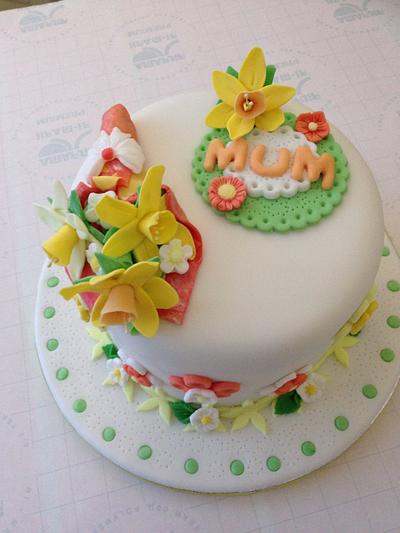 A bunch of daffs - Cake by Littlekscakes