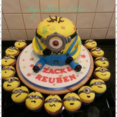 More Minions! - Cake by Lauren Smith