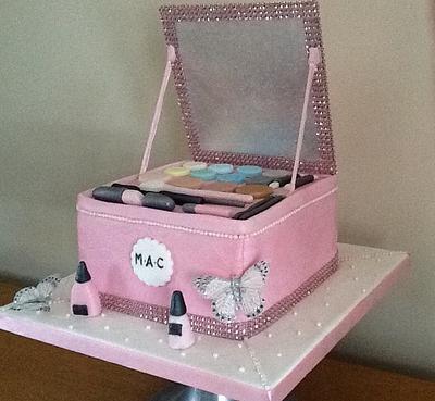 Mac make up box - Cake by Sugarnanna