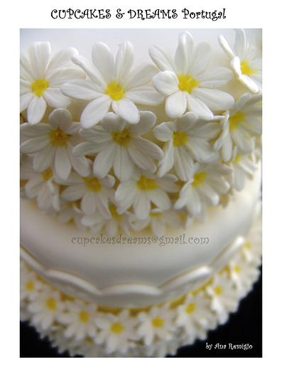 WHITE WEDDING DAISIES - Cake by Ana Remígio - CUPCAKES & DREAMS Portugal