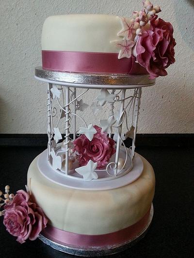 wedding cake with roses and perls - Cake by misabella