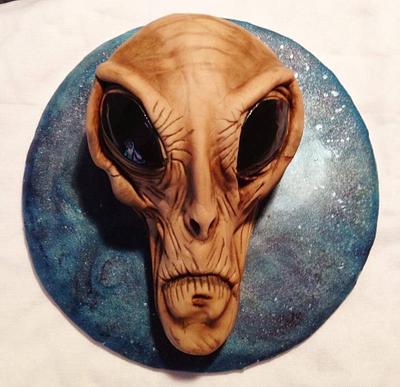Alien - Cake by Claire Ratcliffe