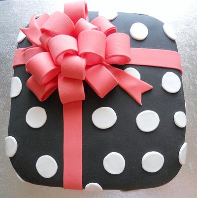 Parisian gift bag - Cake by Camilla Rosso