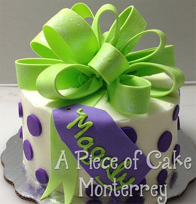 A Birthday Present - Cake by Cake Boutique Monterrey