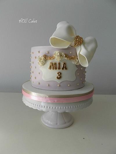 Simple  - Cake by MOLI Cakes