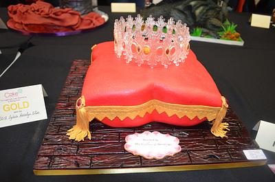 Gold Award winner Crown cake - Cake by Sylvia Elba sugARTIST
