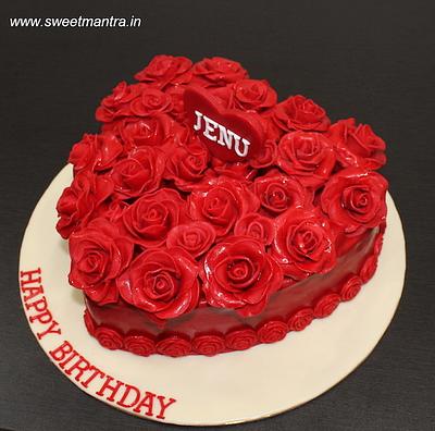 Heart shaped cake with roses - Cake by Sweet Mantra Homemade Customized Cakes Pune