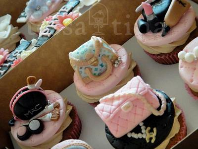 Girly - Cake by tessatinacakes