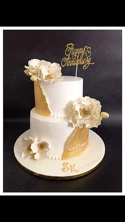 Whipped Cream White & Gold Cake  - Cake by Drop of sugar