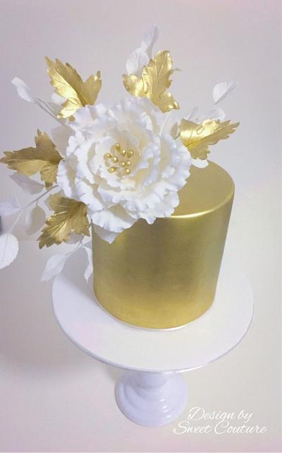 In love with gold. - Cake by Sweet Couture 