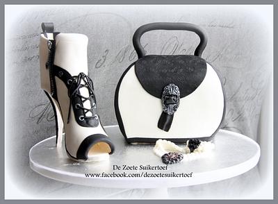 Chanel purse and sugar high heel. - Cake by De Zoete Suikertoef