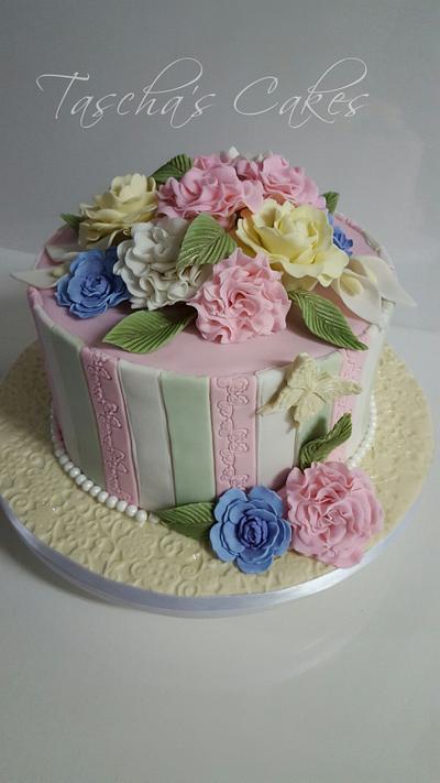 Floral  cake - Cake by Tascha's Cakes
