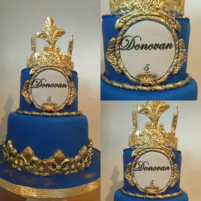 Royal Cake blue and gold  - Cake by DIVA OF CAKE 