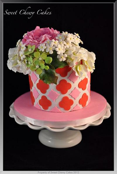 PInk David Austin Roses with Quatrefoil pattern - Cake by SweetChewyCakes