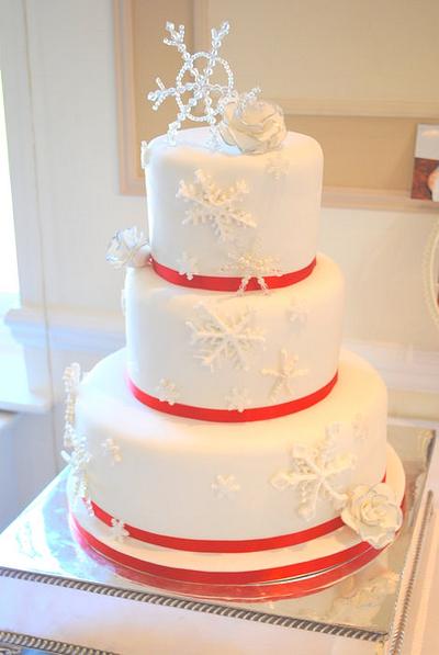 Winter snowflake wedding cake - Cake by Let it be Cake