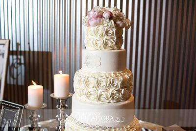 Rose Wedding cake - Cake by Kerrin
