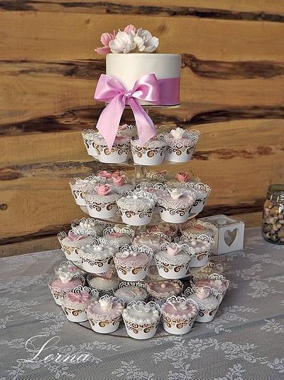 Wedding cake & cupcakes - Cake by Lorna