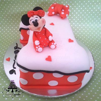 Minnie Mouse  - Cake by Debbie Vaughan