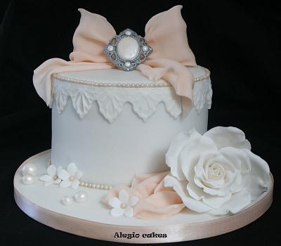 chic box cake - Cake by Alessandra Rainone