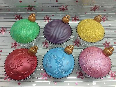 Christmas Bling Baulbals - Cake by CakeyBakey Boutique