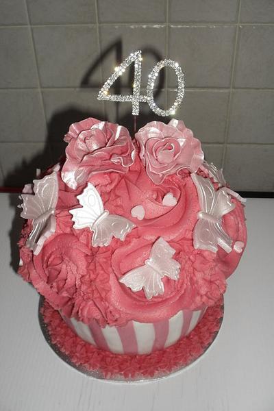 40 th Birthday Giant cupcake - Cake by David Mason