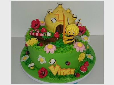 Bzzzz - Cake by IsabelleDevlieghe