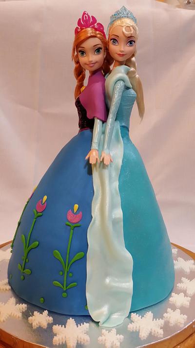 Ana & Elsa  - Cake by LisaB
