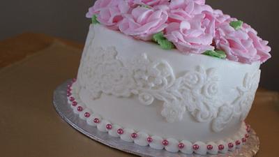 Roses and Lace birthday cake - Cake by paula0712
