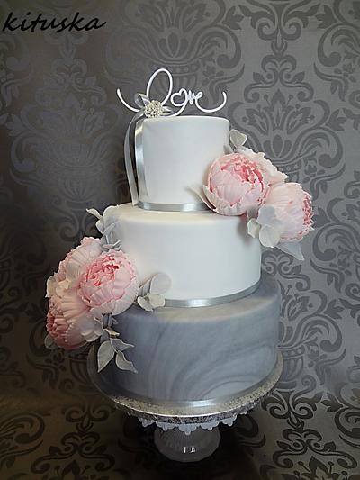 wedding cake with peony - Cake by Katarína Mravcová