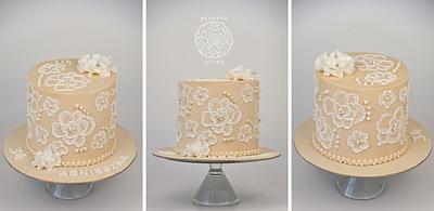 Simple cake with royal icing - Cake by Magdalena_S