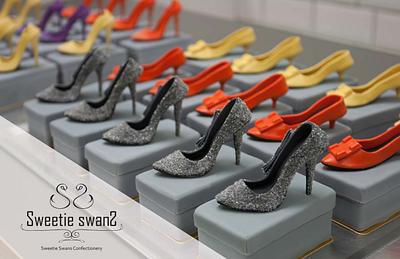 7 cm miniature high heel shoe - Cake by Phyllis Leung