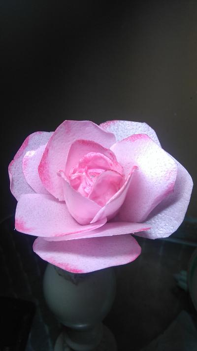 Wafer paper pink rose  - Cake by Daniel Guiriba