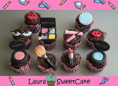 Make-up Cupcakes - Cake by Laura Dachman