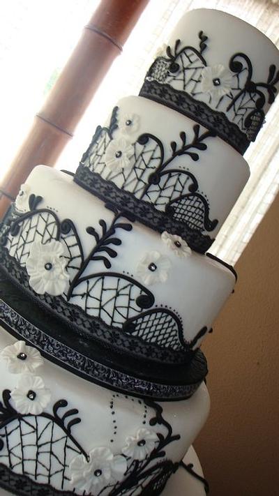 Black and white wedding cake - Cake by paolaou