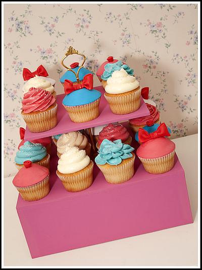 Hello Kitty Themed Cupcakes - Cake by tortacouture