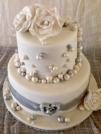 wedding cake with bubbles and fondant roses - Cake by HighTeaTighty