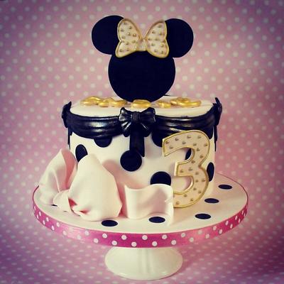 Minnie Mouse cake - Cake by Dee