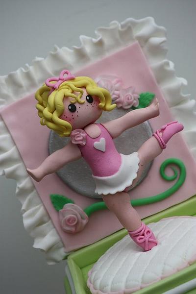 Ballerina Jewelry Box Cake - Cake by topthatparties