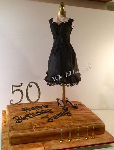 Little black dress - Cake by Who did the cake (Helen Wilkinson)